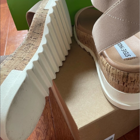 SOLD NWOT STEVE MADDEN ELBA WEDGE - Picture 4 of 5